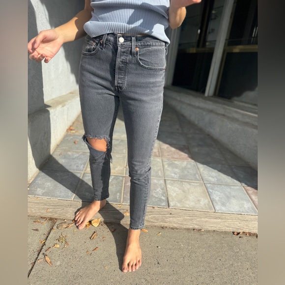 Levi's Premium 501 Washed Black Button Fly Distressed Skinny Jeans 26/28 - Picture 10 of 15